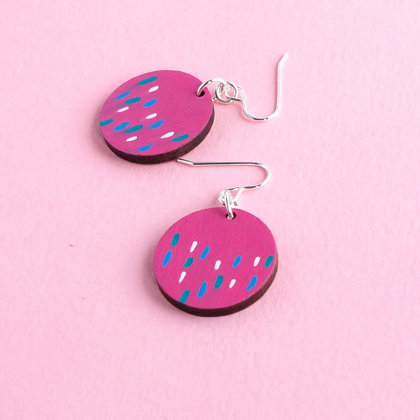 Dash Pattern Disc Dangly Earrings
