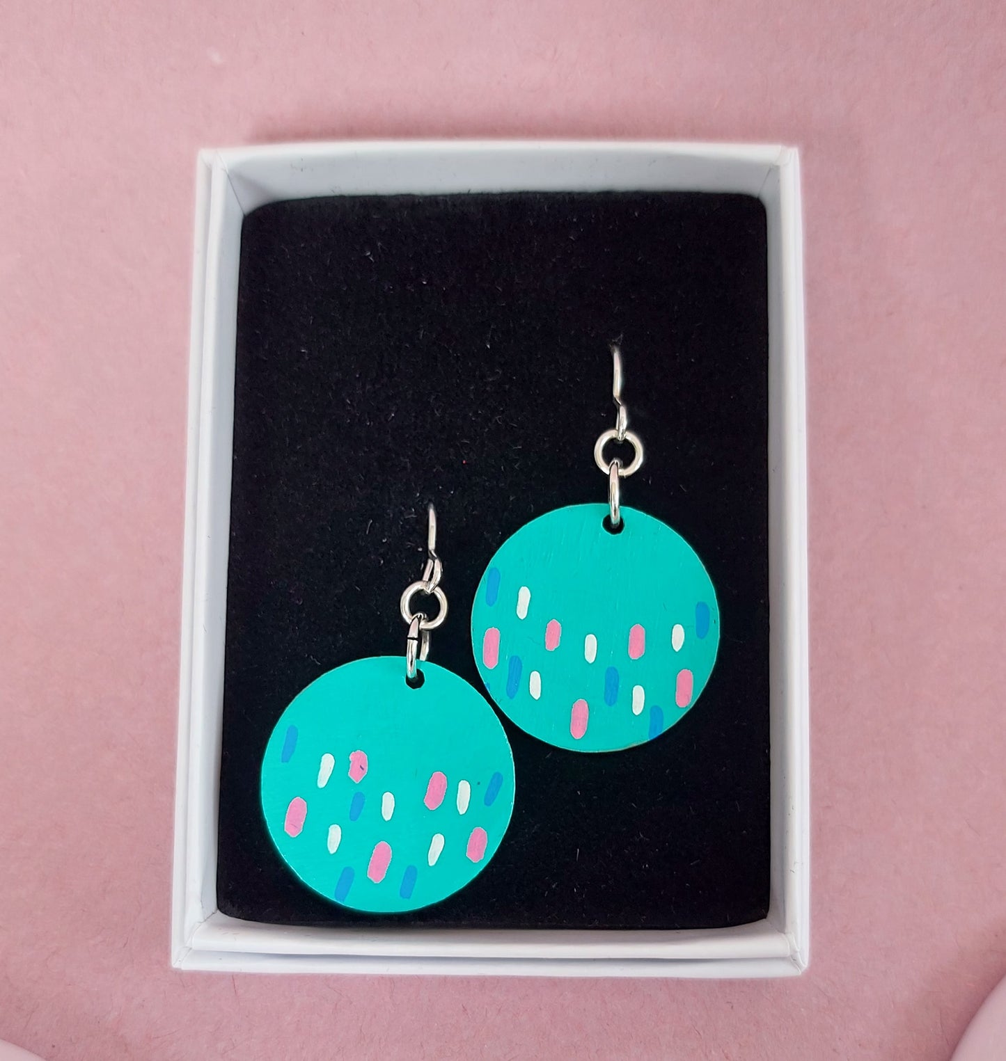 Dash Pattern Disc Dangly Earrings