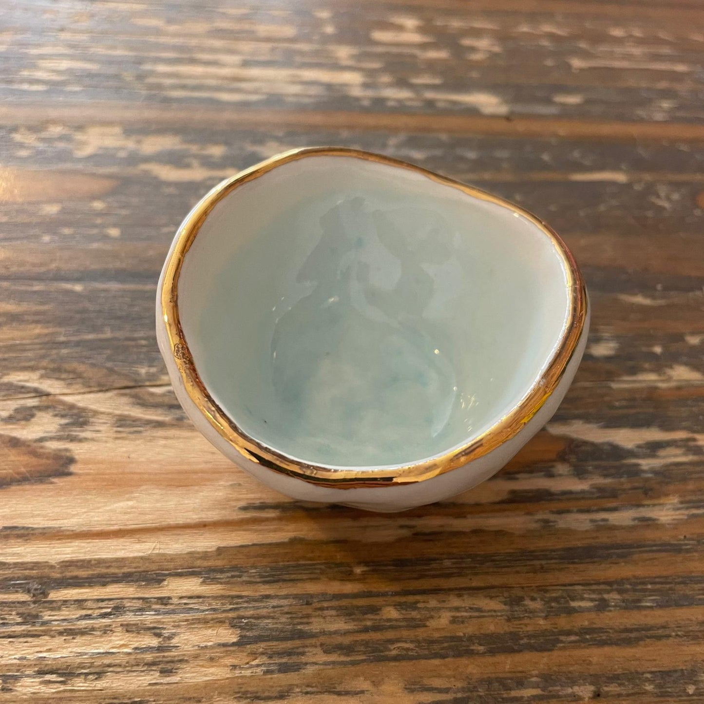 Gold Detail Pinched Pot