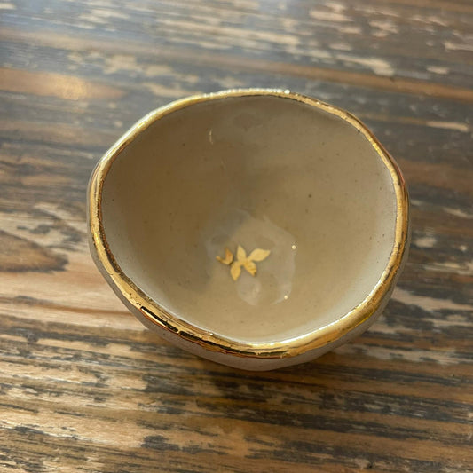 Gold Detail Pinched Pot